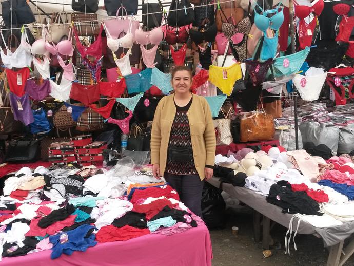 Pazarda ikizlere takke diye bağırılarak satılması sizi rahatsız ediyor mu?