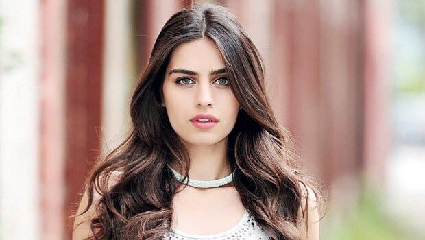 Hazal kayamı amine gülşemi :D?
