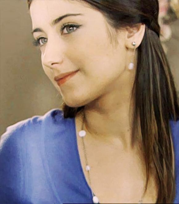 Hazal kayamı amine gülşemi :D ?