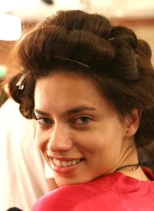 Adriana lima çok çirkin değil mi? Resimler aşağıda?