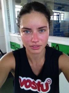 Adriana lima çok çirkin değil mi? Resimler aşağıda?
