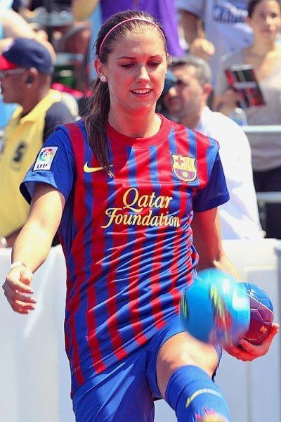 Hangi kız size daha çekici gelir anketi?