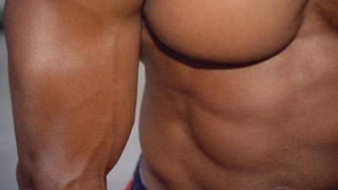 Kollarımda yani Biceps ve Triceps bölgelerinde sarkma var ve yumusak nasıl sertlestirebilirim?