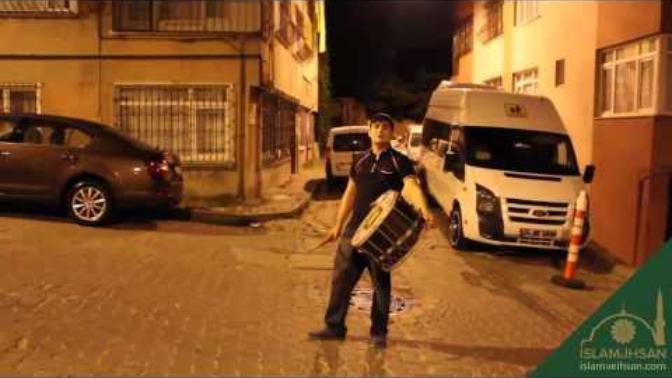 Acaba davulcunun karısı sen git başka karıları sahura kaldır diye trip atıyormudur?