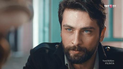 Bu ünlülerden hangisi daha yakışıklı?