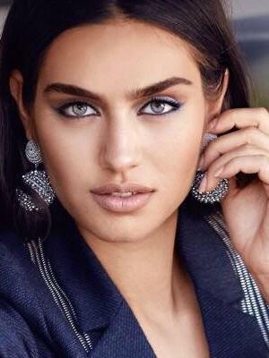 Amine gülşe vs tuba büyüküstün hangisi ?