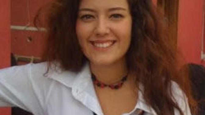 Arka Sıradakiler Zehra (Pelin Akıl Resimli) ?