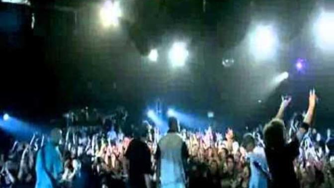 Chester Bennington bu adamın sesi efsane degil mi dünyada number 1 degil mi?