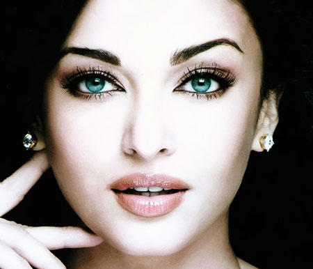 İki Kez Dünya Güzeli Seçilen Bollywood Yıldızı Aishwarya Rai Hakkında Ne Düşünüyorsunuz?