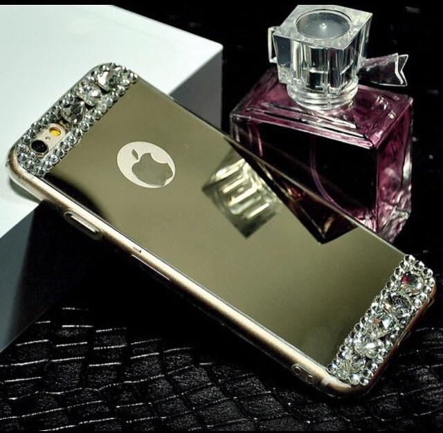 Sizce hangi telefon kılıfı diğerlerine göre daha şık?