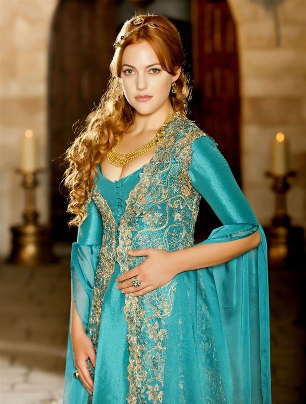 Meryem uzerli güzel mi sizce? O hrıstıyan mı müslüman mı? (Resimli)?