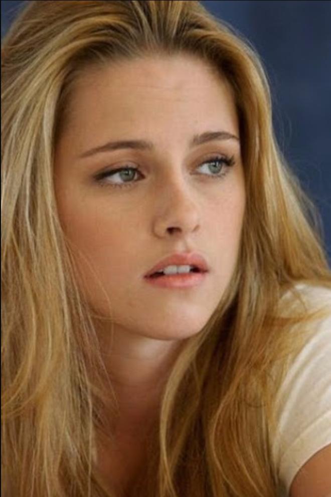 Ozellikle erkeklere soruyorum bu soruyu. Kristen stewart çok güzel değil mi ya?