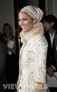 Jennifer Lopez'in müslüman olup tesettüre girmesi hakkında neler düşünüyorsunuz?