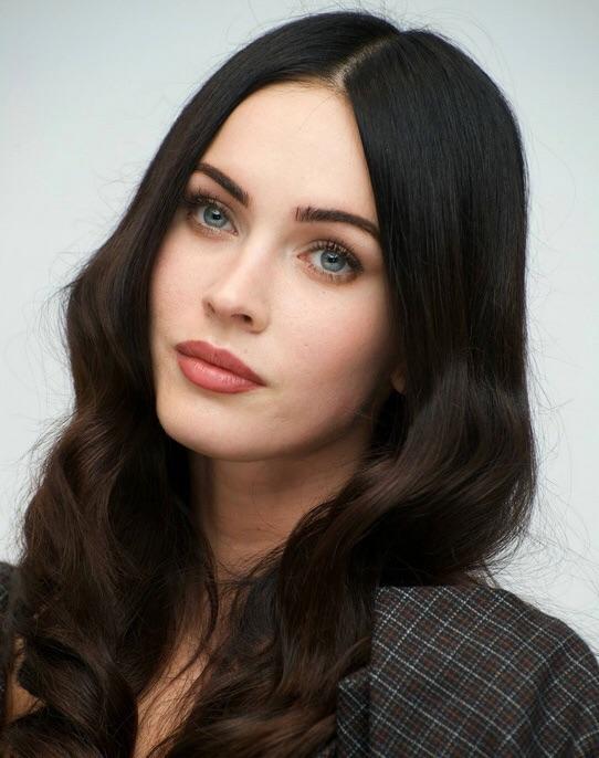Megan fox mu yoksa claudia lynx mü kank lar :)?