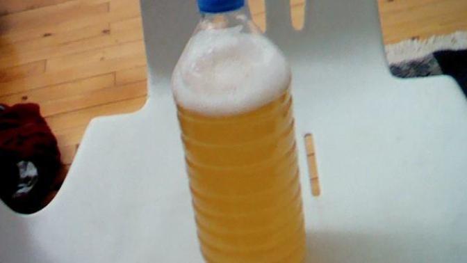 Bu şişede ne olduğunu bilene eig vereceğim. Ne var bu şişede?