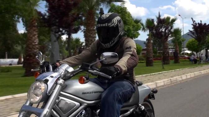 Kızlar, motor süren erkek çekici mi?
