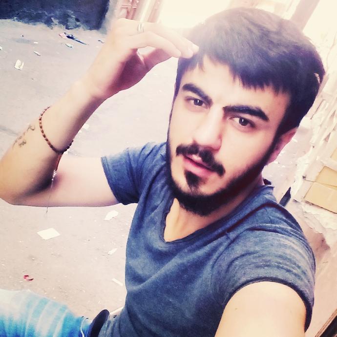 Kızlar, şu an  kafam güzel Düşüşlerdeyim.  yok mu muhabbet edicek biri?