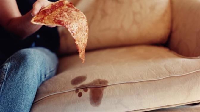 Koltuğa limonlu soda döküldü leke kalır mı?