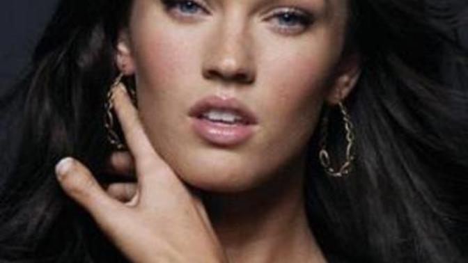 Megan Fox un başparmağı sorunsalı?