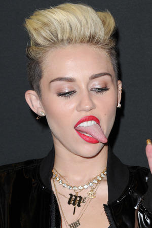 Miley Cyrus'ın eski hali mi daha iyi yoksa yeni mi?
