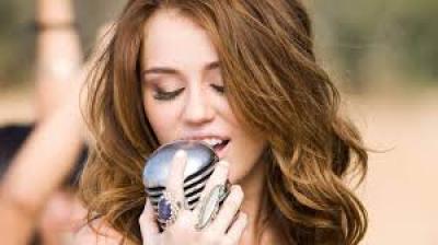 Miley Cyrus'ın eski hali mi daha iyi yoksa yeni mi?
