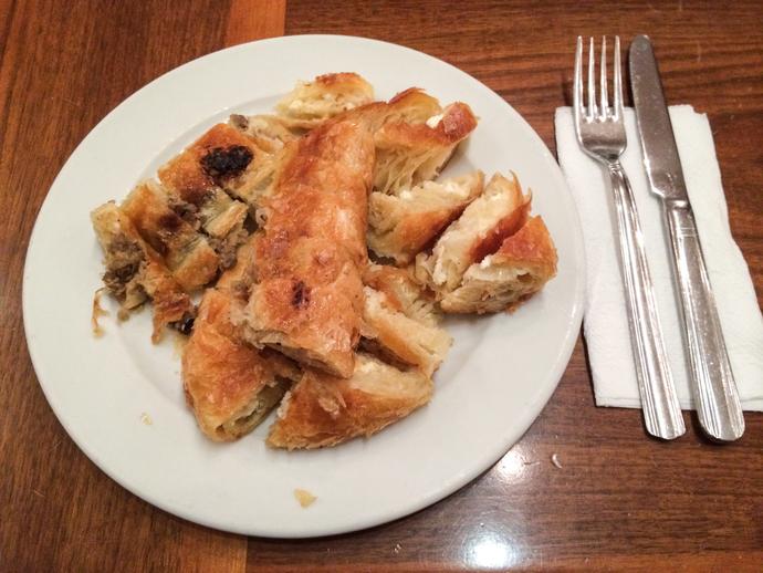 Kaç Porsiyon Kıymalı Börek Yersiniz :D Hemde Pastane Böreki Bak , Bak :D Photolu :>) ?