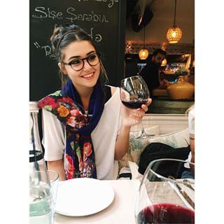 Hande Erçel sizce nasıl, güzel mi :)?