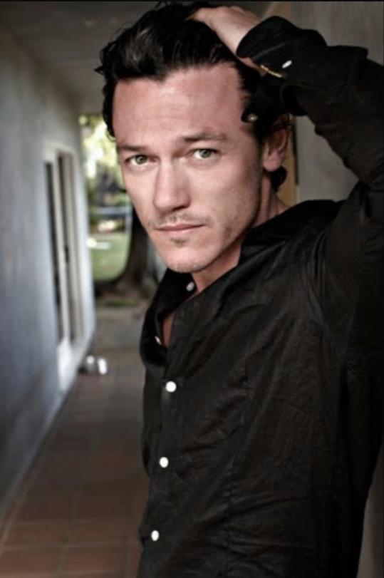 Sizce Luke Evans yakışıklı mı?