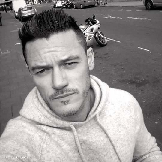 Sizce Luke Evans yakışıklı mı?