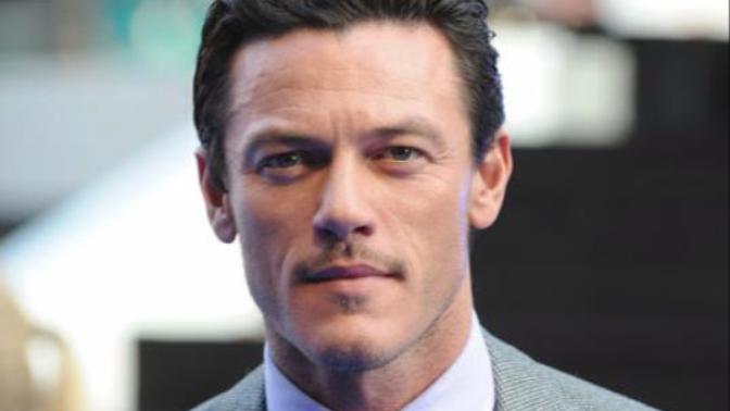 Sizce Luke Evans yakışıklı mı?