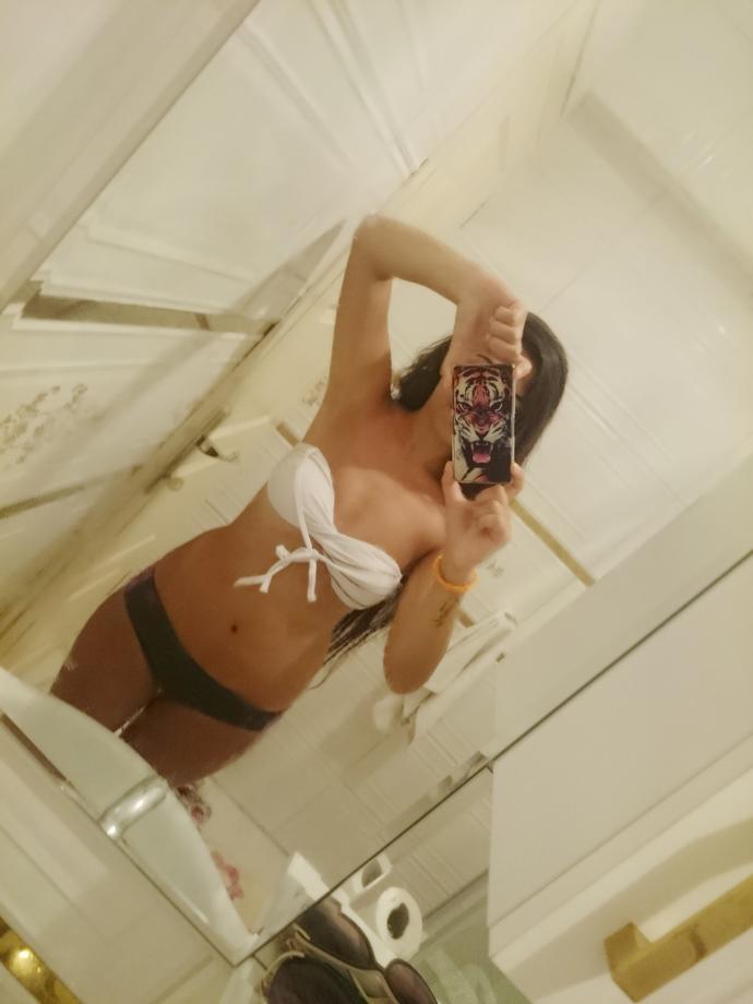 Büyük göğüs uğruna ince belli kızları üzdünüz beyler?