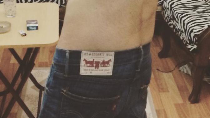 Kızlar, Levi's giyen erkek mi? Mavi jeans giyen erkek mi? Farketmez mi?