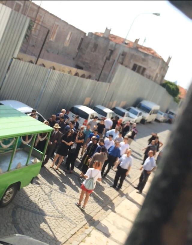 Bugün üsküdarda çekim vardı. Hangi dizi olduğunu anlayamadık. Fotoğrafa bakar mısınız?