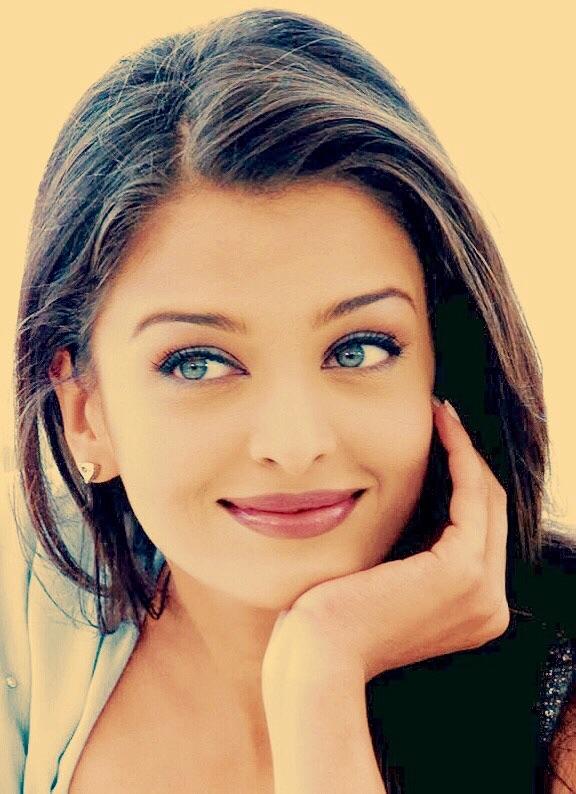 Ayşe çiğdem batur vs. Aishwarya rai?