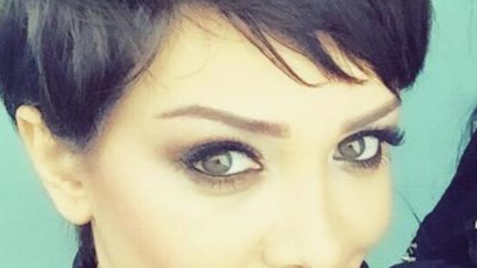 Esmer minyon ve hareketli kızlardan çok hoşlanıyorum?