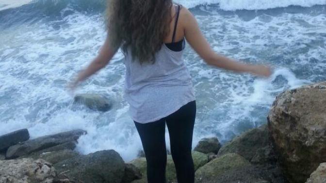 Kıvırcık saçlı kızlar mı yoksa düz saçlılar mıı?