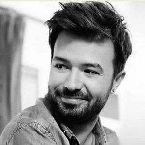 Siz resimdekilerden en çok hangi şarkıcıyı seviyorsunuz?