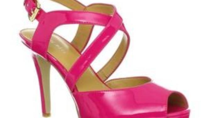 Pembe ayakkabı üstüne hangi renk tonları gider?