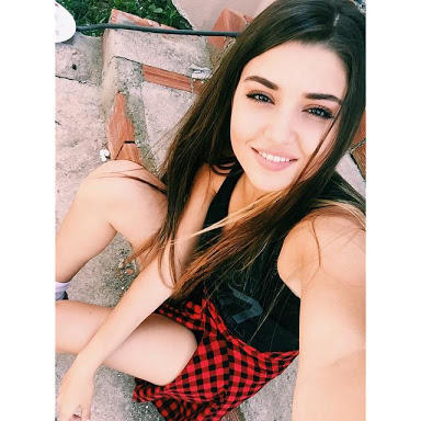 Hande Erçel çok güzel değil mi sizce de 😍 ?