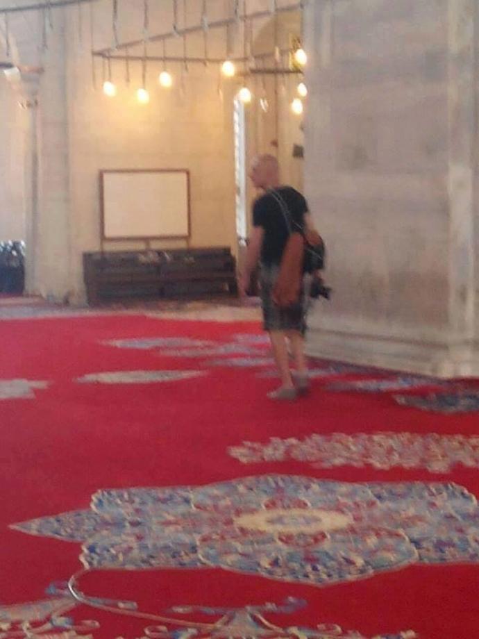 Beyler Eşinizi kız kardeşinizi annenizi saklayın bu adam türkiyeye geldi ?