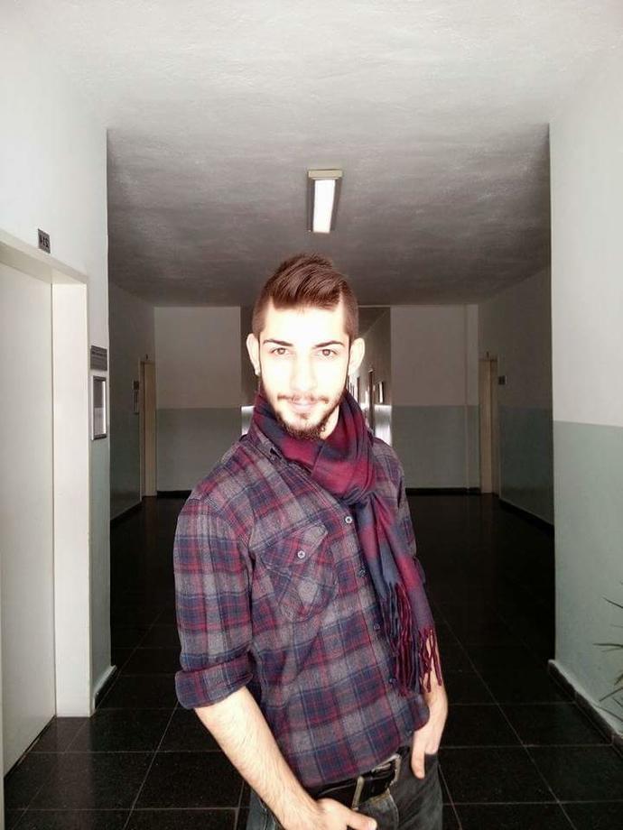 Arkadaşlar erkek arkadasimla ilgili yorumlarinizi bekliyrm saclarini uzaticak sizce yakisir mi?