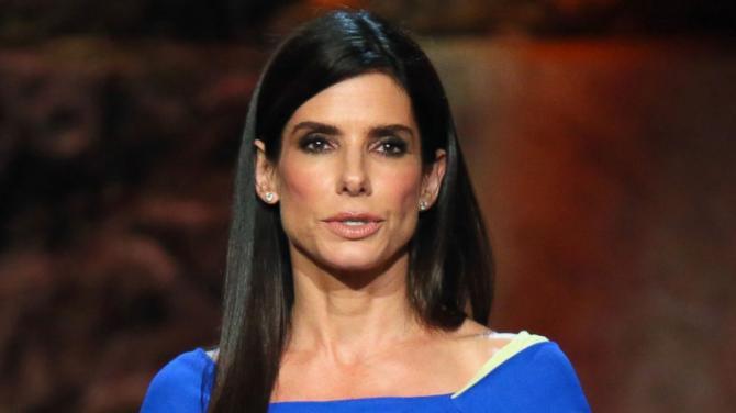51 yaşında Sandra bullock yaşına göre taş gibi?