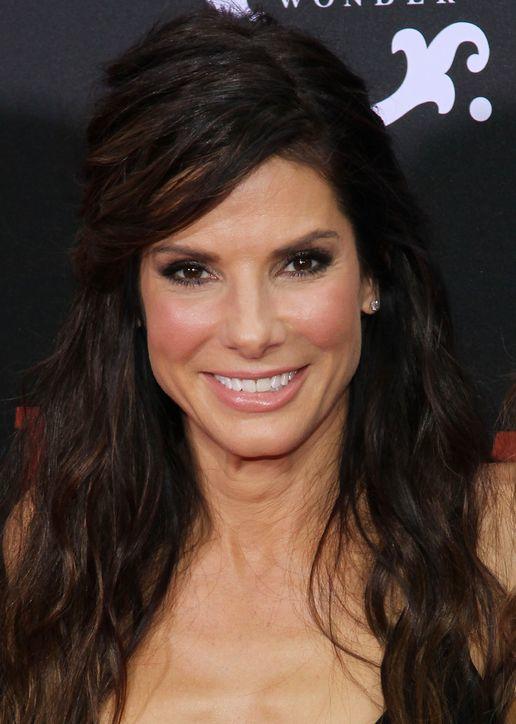 51 yaşında Sandra bullock   yaşına göre taş gibi ?