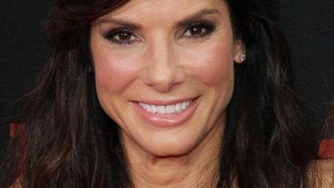 51 yaşında Sandra bullock yaşına göre taş gibi?