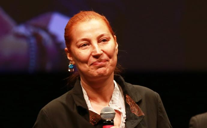 Hülya Avşar'ın oyunculuğu mu, Vahide Perçin'in oyunculuğu mu?