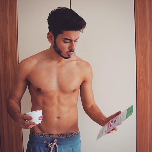 Abbas mourad insansa ben hayvanım o zaman fareyim tırtılım kediyim. Sizin beğendiğiniz tip varmı?