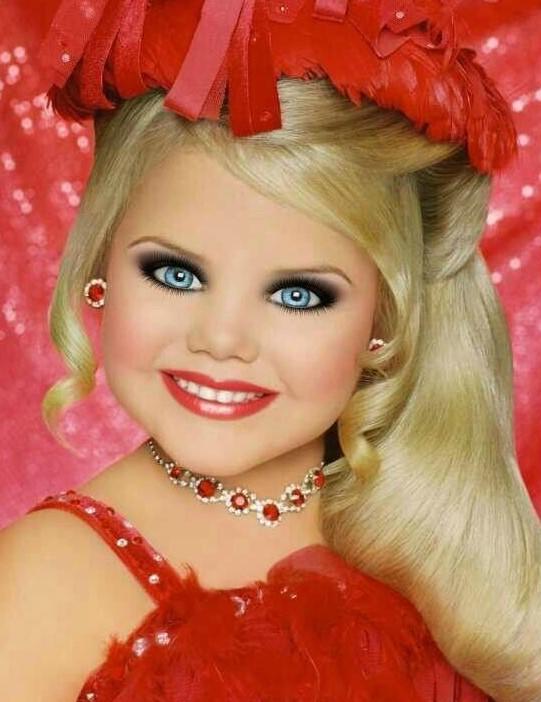 10 yaşında canlı Barbie sizce iyi mi kötü mü?
