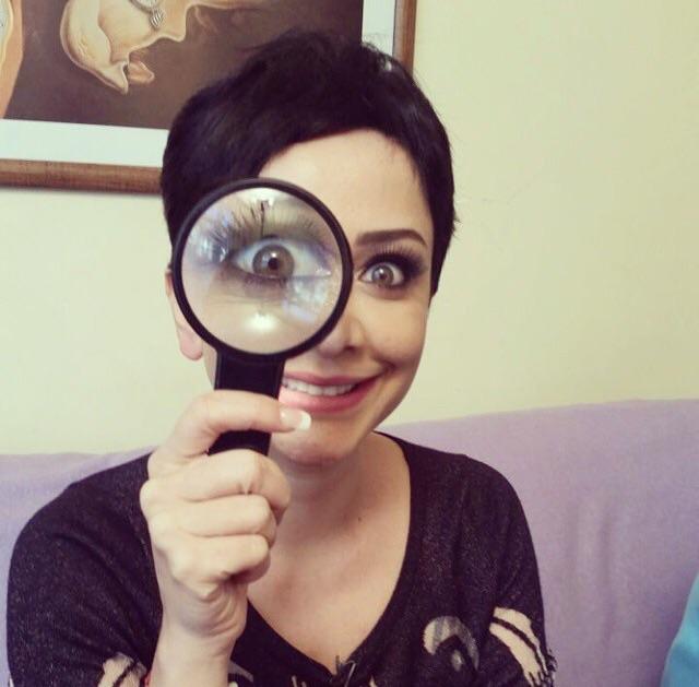 Sizce Evrim Akın güzel miii?