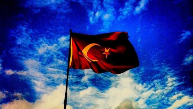 Bir bayrak gökyüzüne bu kadar mı yakışır?