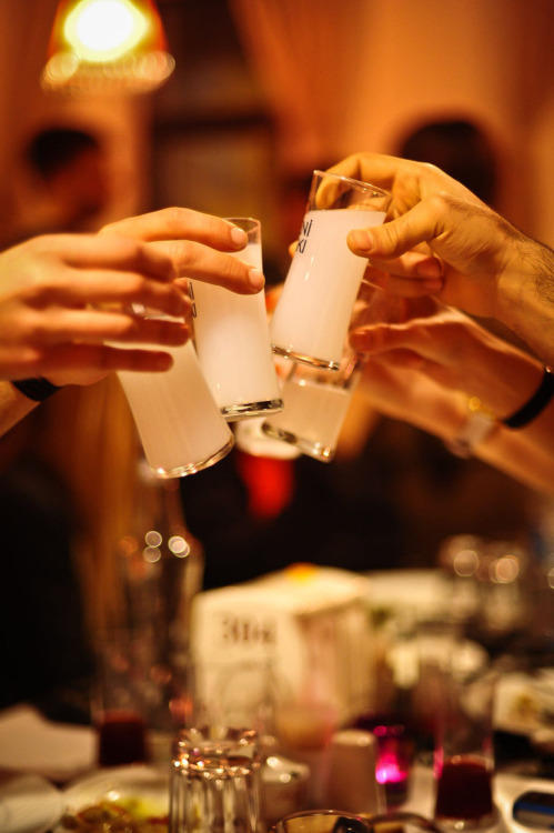Rakı masasına neden çilingir sofrası denir?